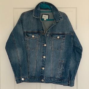 Forever 21 Distressed Denim Jacket Size Medium